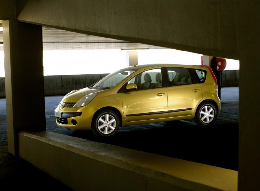  Nissan Note 2005 года  (фото 12 из 22)